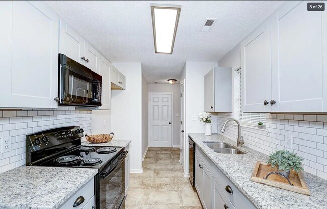 Photo - 211 Barberry Ln