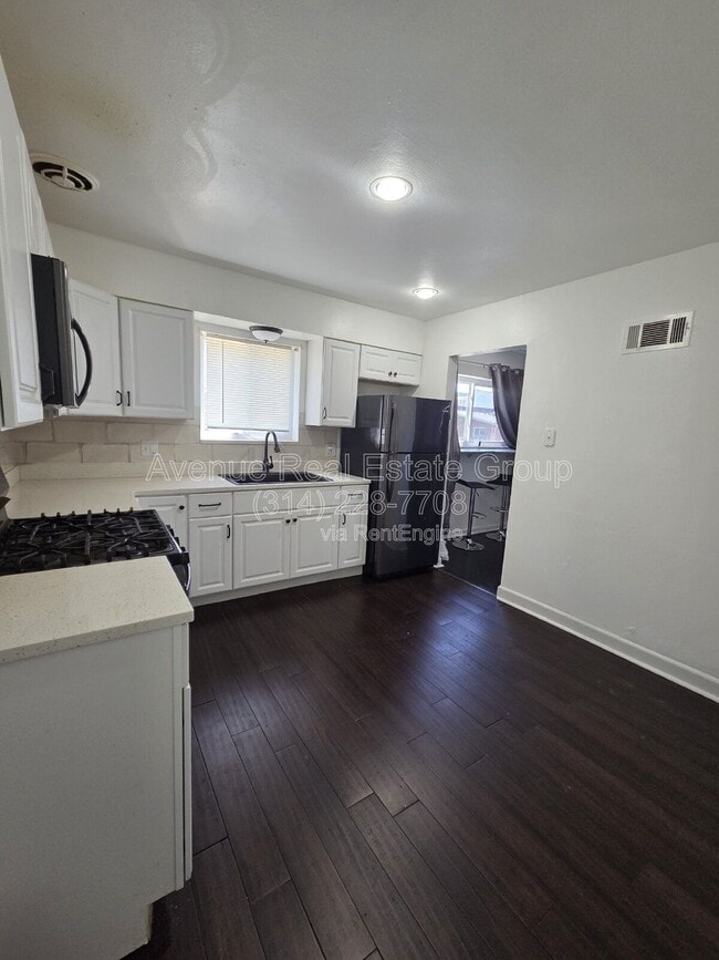 Photo - 1115 Backer St