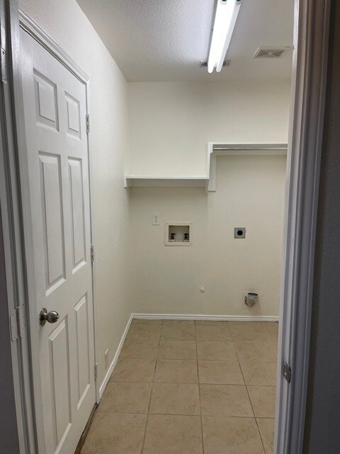 Photo - 8212 Livingston Ln