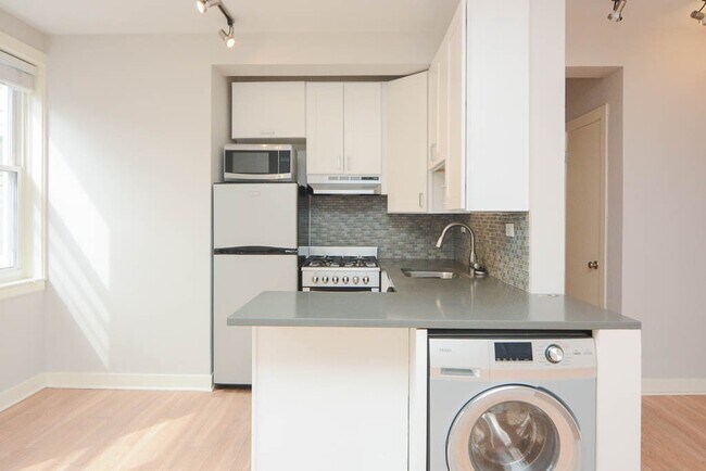 Photo - 511 W Belmont Ave Unit 82