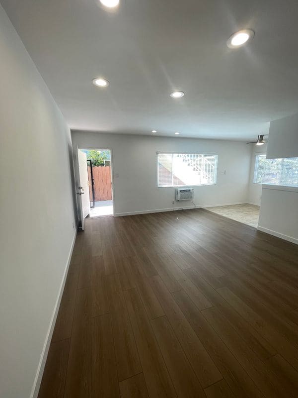 Photo - 744 Pier Ave Unidad 1