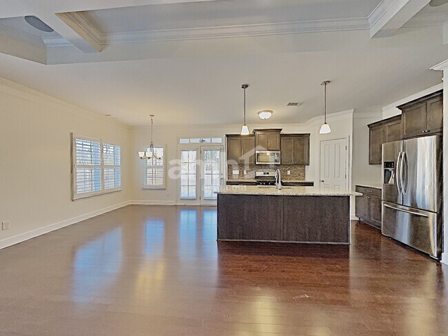 Photo - 1172 Frewin St