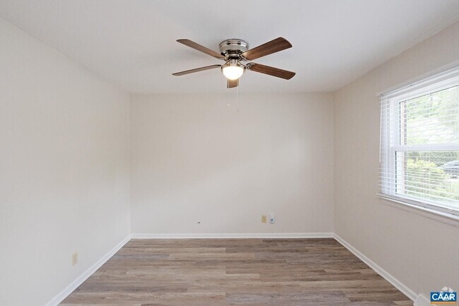 Building Photo - 120 Raymond Ave Rental