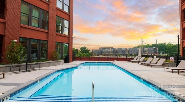 Photo - 300 E 36th St Unidad C1