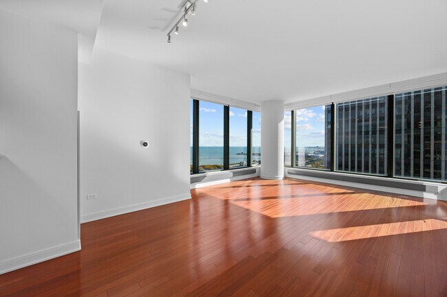 Photo - 60 E Monroe St