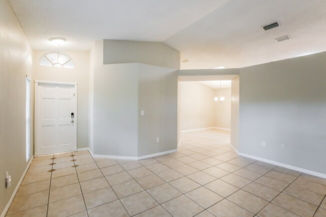 Photo - 428 Lakeside Cir