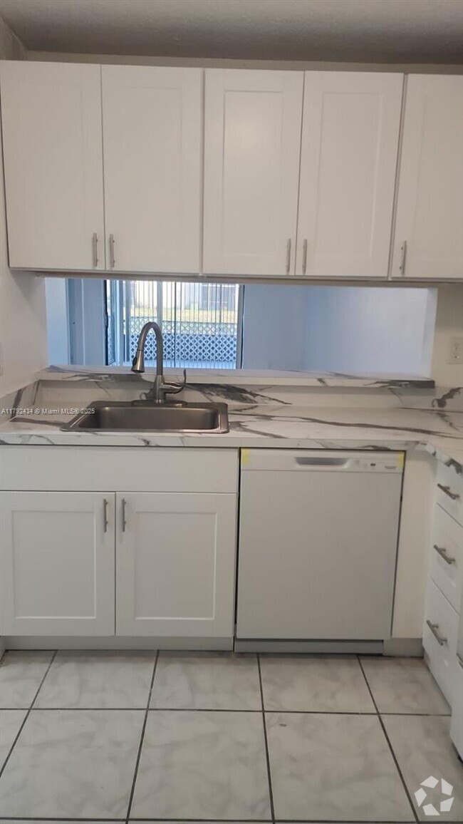 Building Photo - 3199 Foxcroft Rd Unit 108 Rental