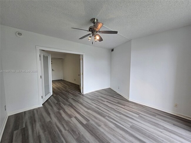 Photo - 3300 NE 192 St Unidad 210