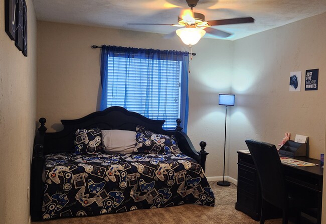 2nd bedroom