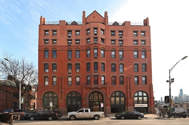 Building Photo - 77 River St