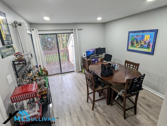 Photo - 4100-4105 Five Oaks Dr