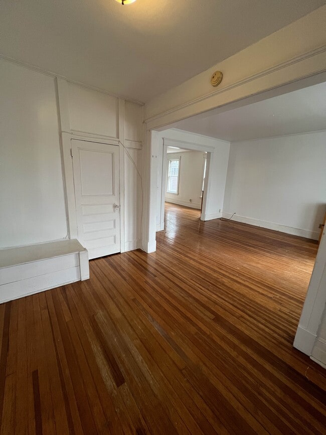 Living Room - 25 Cuyler Ave Unit FL 2