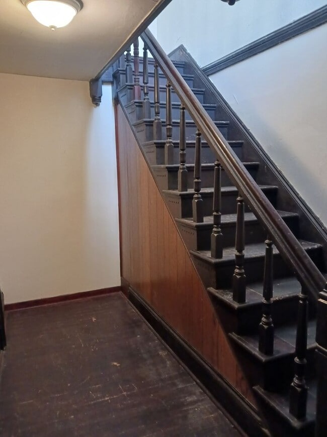 Photo - 222-222.5-2225 Mt Vernon Rd Unidad 222 1/2 UP