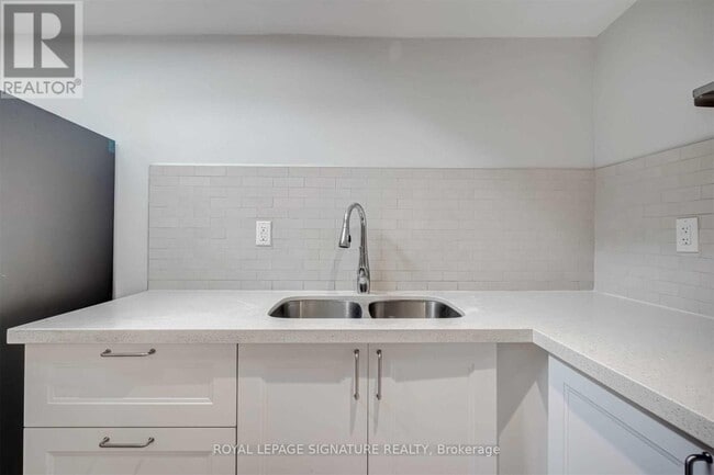Photo - 604 A Queen St W