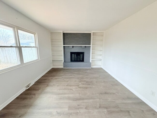 Photo - Now Showing this 4 Bedroom/2 bath in New Whiteland, IN