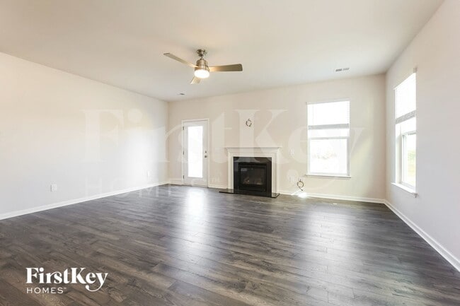 Photo - 565 Hillpark Ln