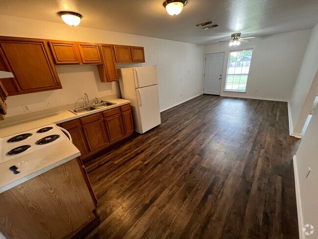 Building Photo - 2 bed 1 bath Unit G Rental