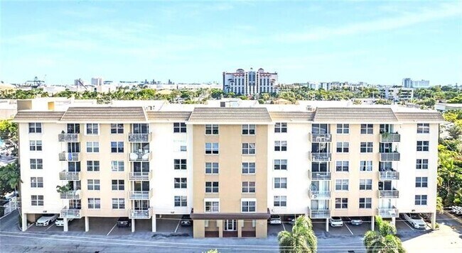 Building Photo - 1050 SE 15th St Unit 204 Rental