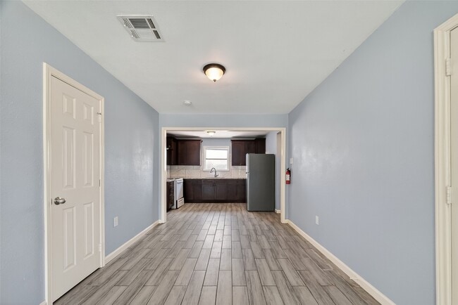 Photo - 6022 Lyndhurst Dr
