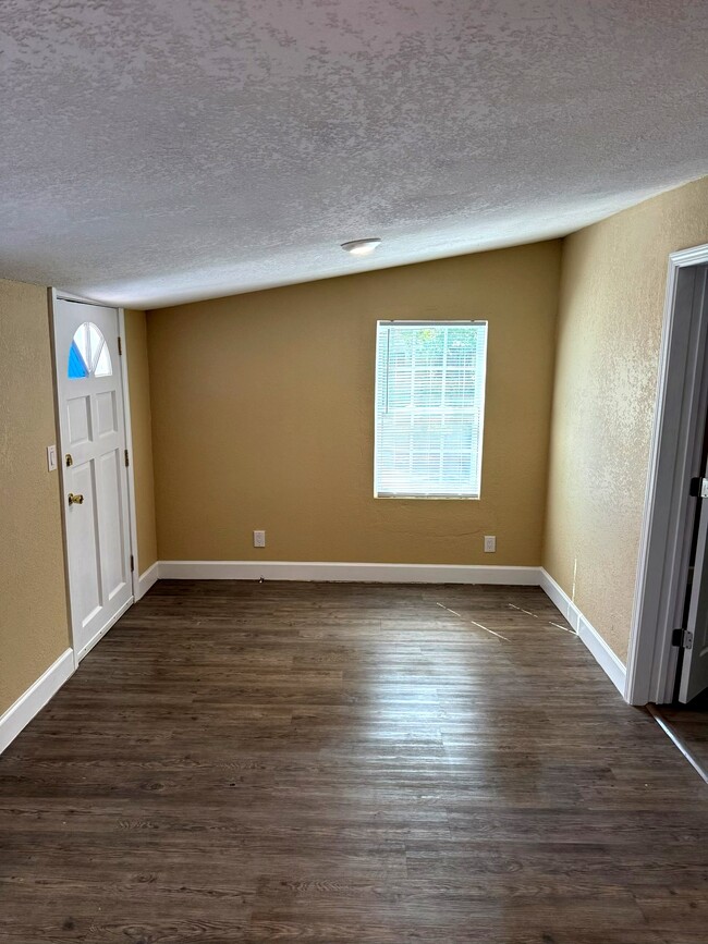 Photo - 803 Rushing St