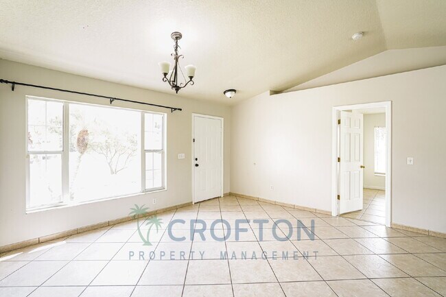 Very nice 3 bedroom with bonus room in Poinciana