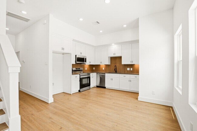 Photo - 7841 Sunnyhill St