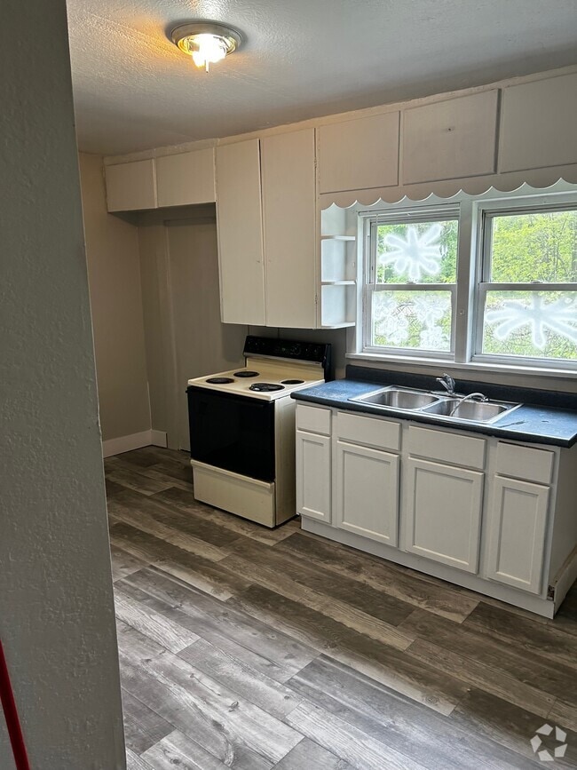 Building Photo - 100 Upton Ave Unit A Rental