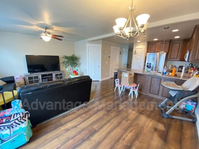 Photo - 887 Independence Ave