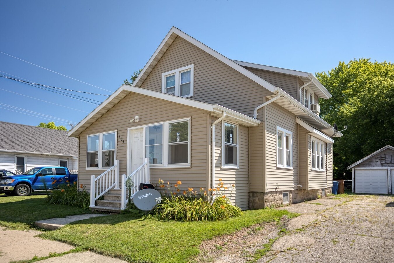 Photo - 209 Appleton St Unit Upper