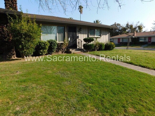 Photo - Wonderful Sierra Oaks 3bd/2ba Duplex with 2 Car Garage