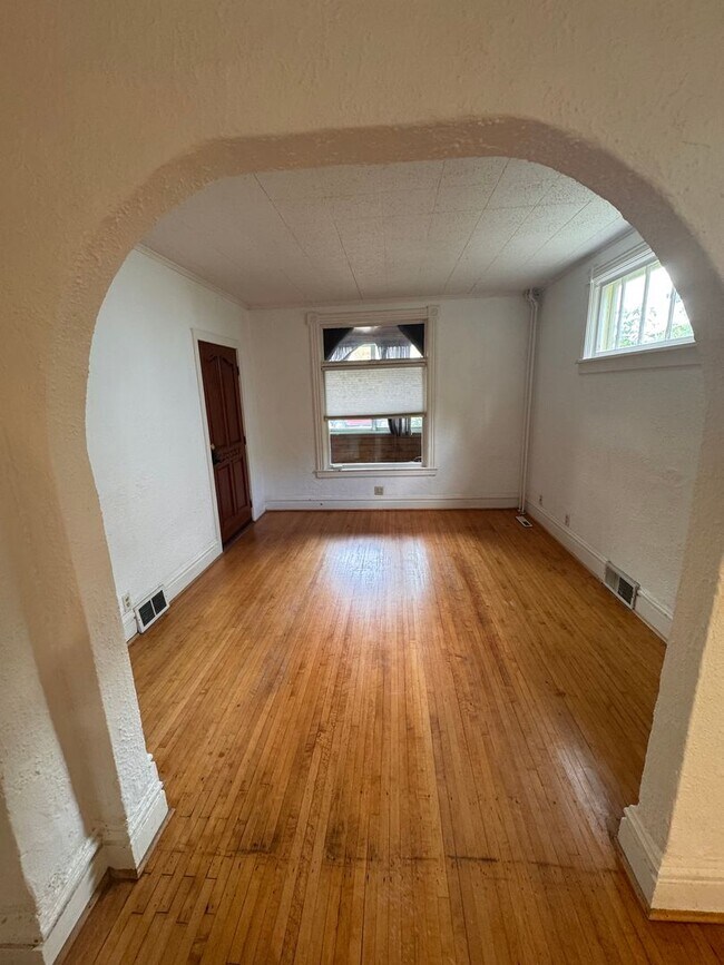 Photo - 894 Beech St Unit Lower
