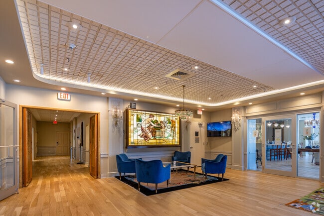 Photo - 1555 Oak Ave