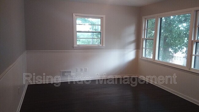 Photo - 1854 Edgehill Dr