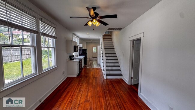 Photo - 5bd/2ba Near Campus and Stadium! Text 727-...