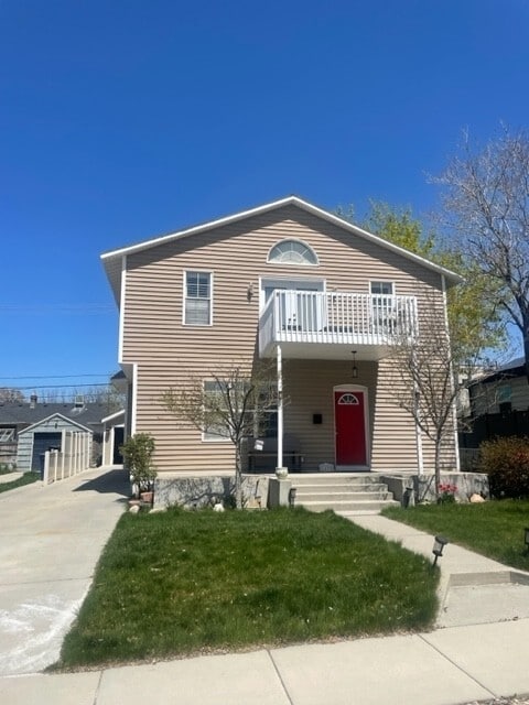 Building Photo - 1429 E Redondo Ave