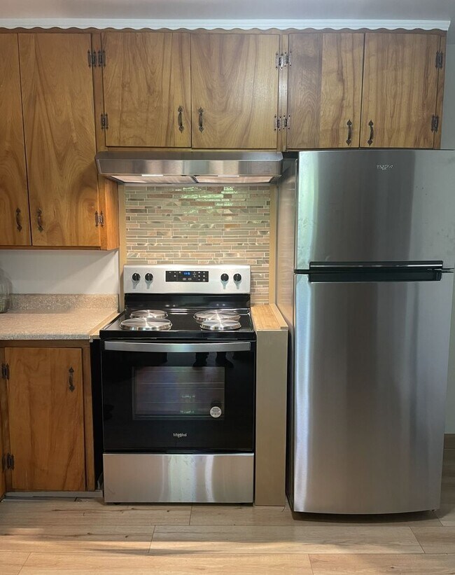 Photo - Available Now! Beautiful 3/1 with Large Fr...