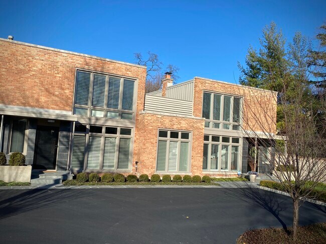 Building Photo - 701 Elm St Rental