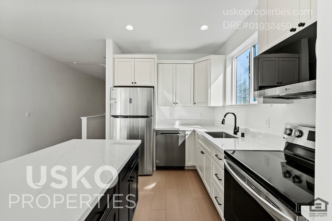 Photo - 2510 Victorian Alley