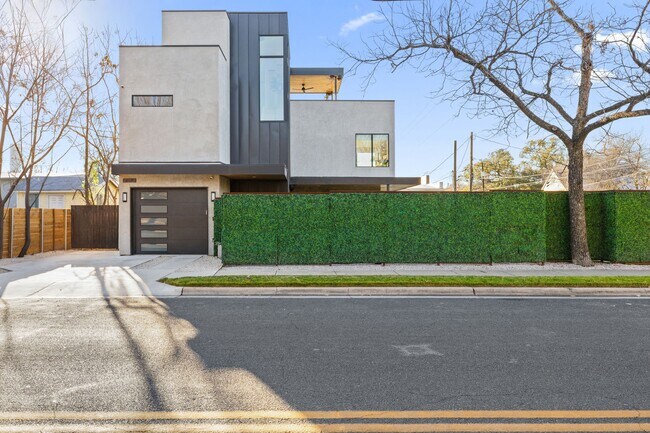 Photo - 1304 Comal St