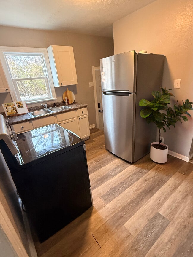 Photo - 2320 E 36th St