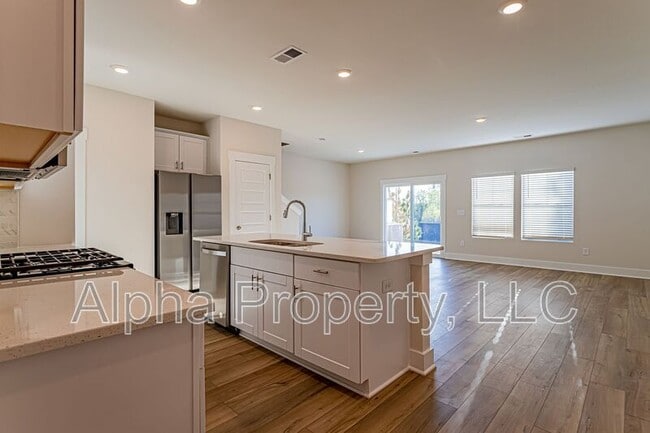 Photo - 47 Centimeters Dr