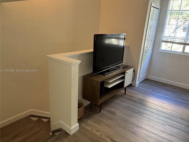 Photo - 2981 NE 185th St