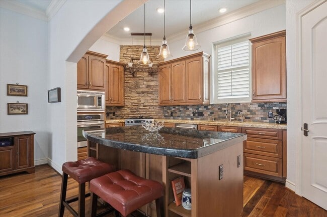 Photo - 2128 Harold St