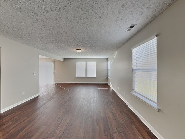 Photo - 1034 Halifax Ln