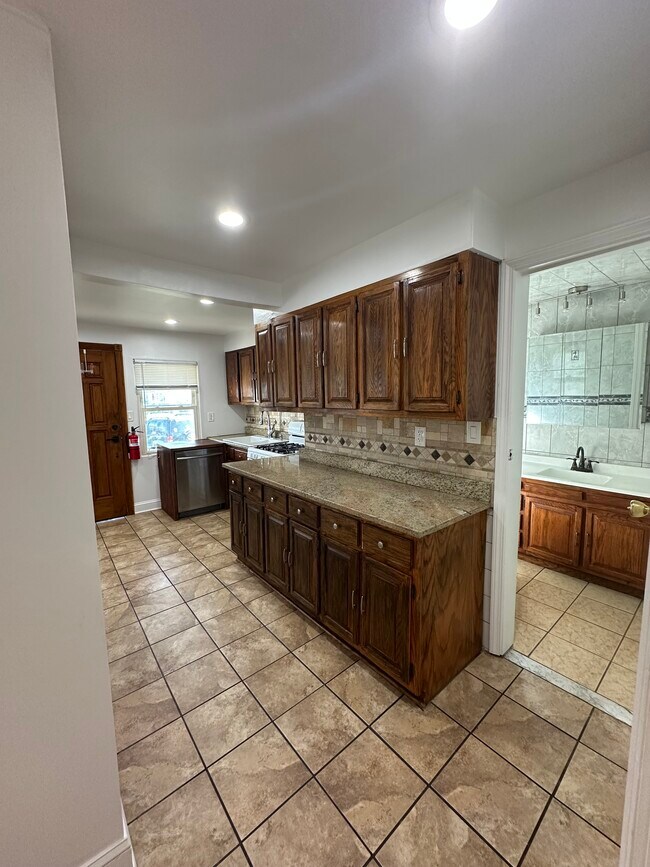 Photo - 86 E Camplain Rd Unidad 1st Floor & Basement