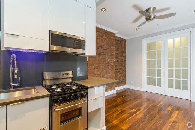 Building Photo - 246 Mott St Rental