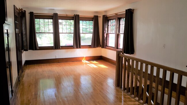 Living room - 210 Warwick St SE Unit 1