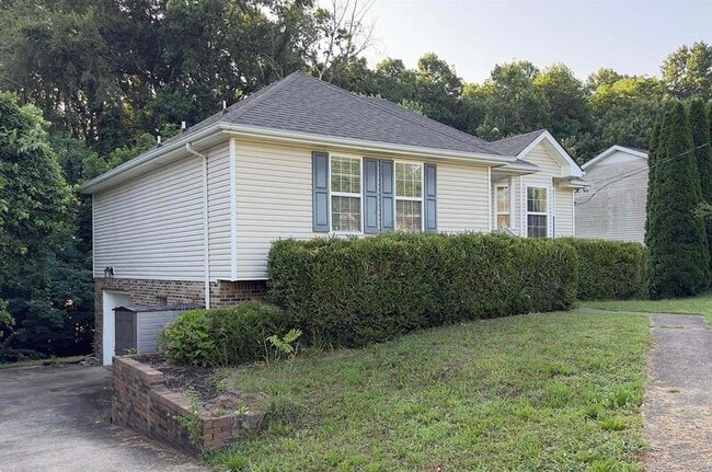 Photo - 570 Somerset Ln