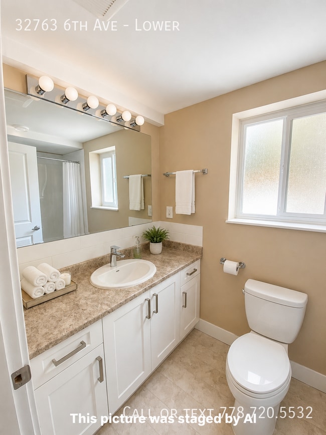 Photo - Spacious Ground Level 3 Bedroom Unit Lower