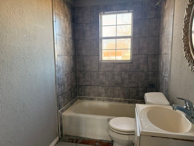 Photo - 2804 NW Ozmun Ave